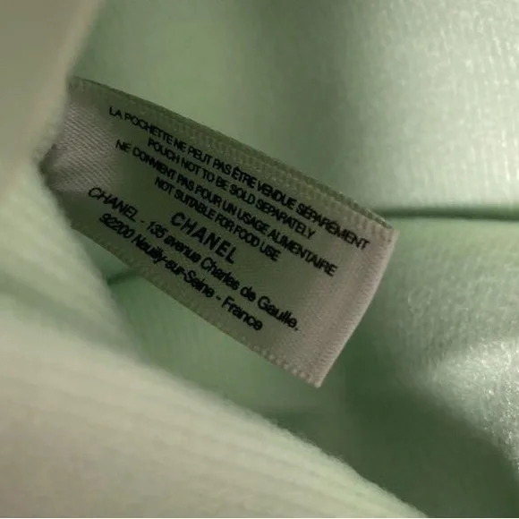 NWT- Chanel Beauty Makeup Takeaways- The City Break Bag - Picture 4 of 4